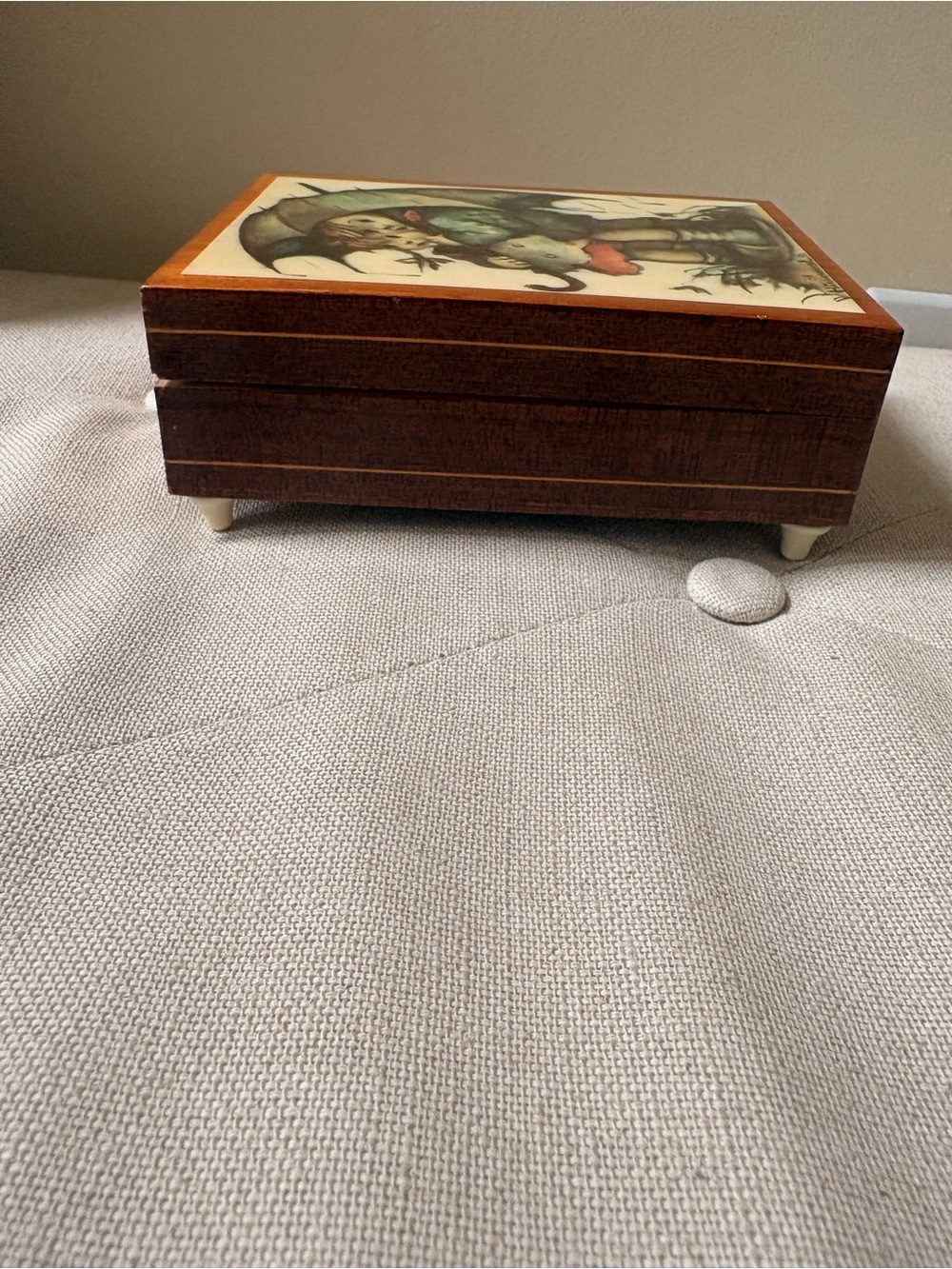 Vintage Hummel 36 April Showers Children under Umbrella Wooden Music Trinket Box - Picture 5 of 5